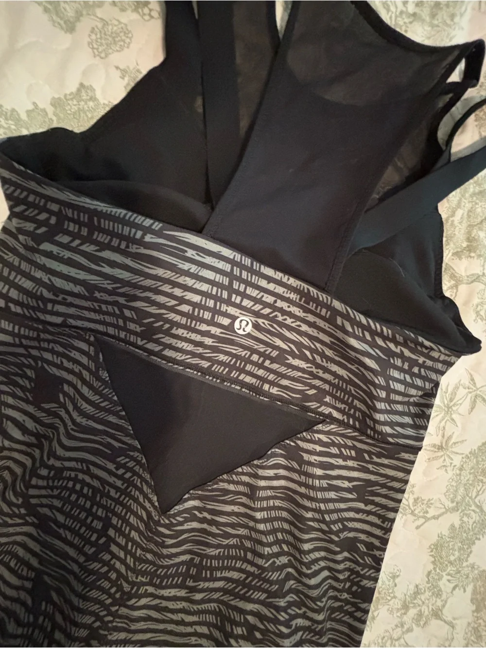 lululemon sz 8 Running In The City Tank Stripe Play Slate Black vtg 2015 mesh